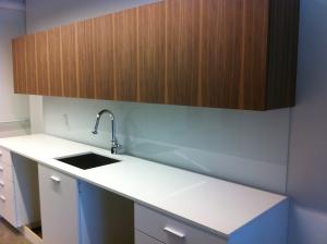 China 6mm Bathroom Walls Coloured Glass Backsplash Stronger Resistance factory