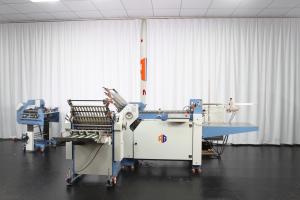 China 380V Heavy Duty Paper Folding Machine Nonskid Wear Proof With Three Hole Suction Wheel factory