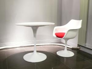 China Eero Saarinen Tulip Side Modern Dining Room Tables Fiberglass Round Marble Top factory