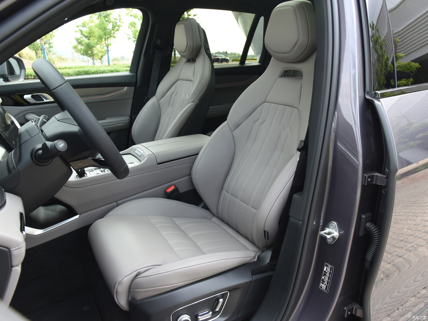 2023 Geely Lynkco 09 EM-P PHEV Petrol electric hybrid suv at with and pure electric cruising range of 150km