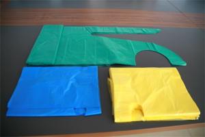 China Colorful Flat Pack Disposable PE Apron , Unisex LDPE / HDPE Plastic Aprons factory