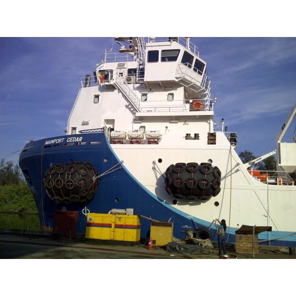 High Performance Pneumatic Rubber Fender ISO17357 Certificated Yokohama Type
