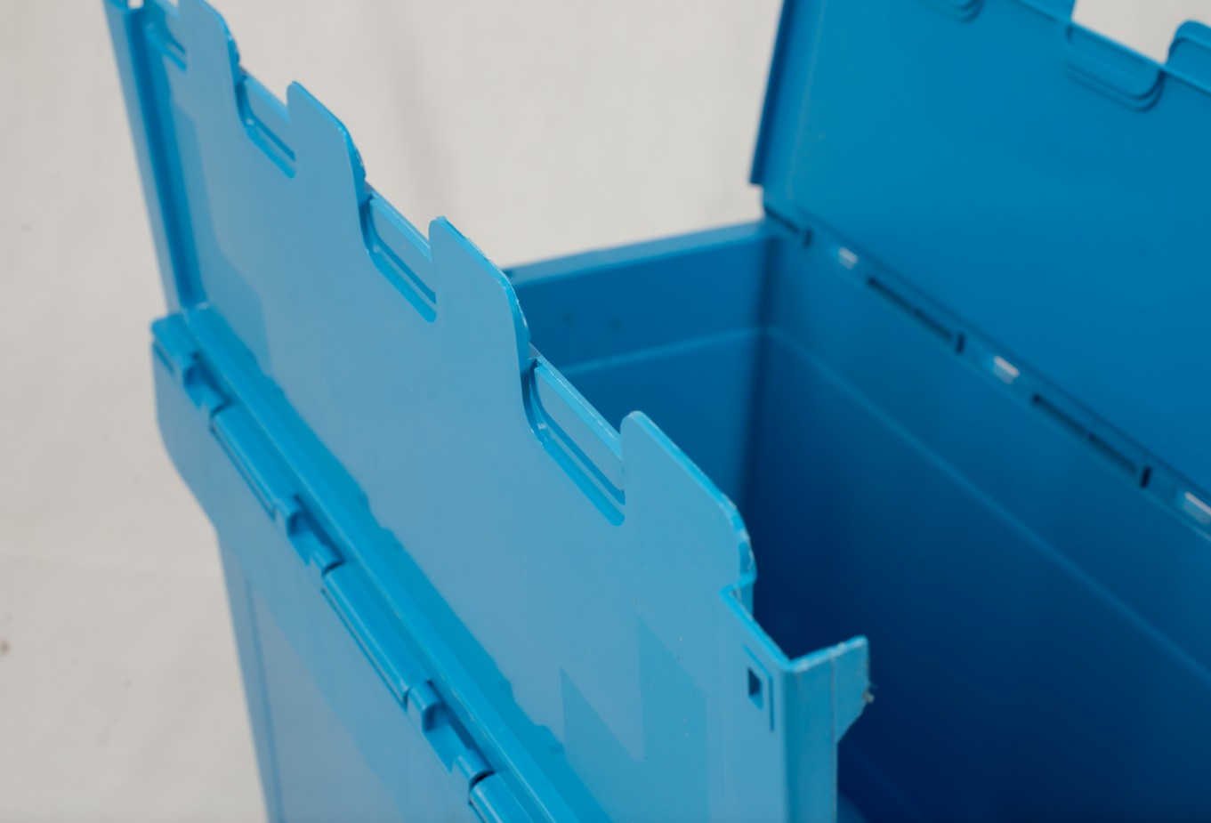 Good quality plastic stackable and racked storage boxes and bins