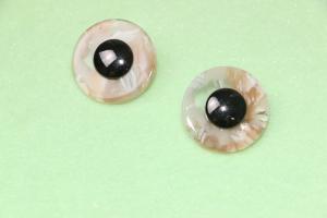 China Seashell Decorative Clothing Buttons 34l Round Shape Enviormental Friendly factory