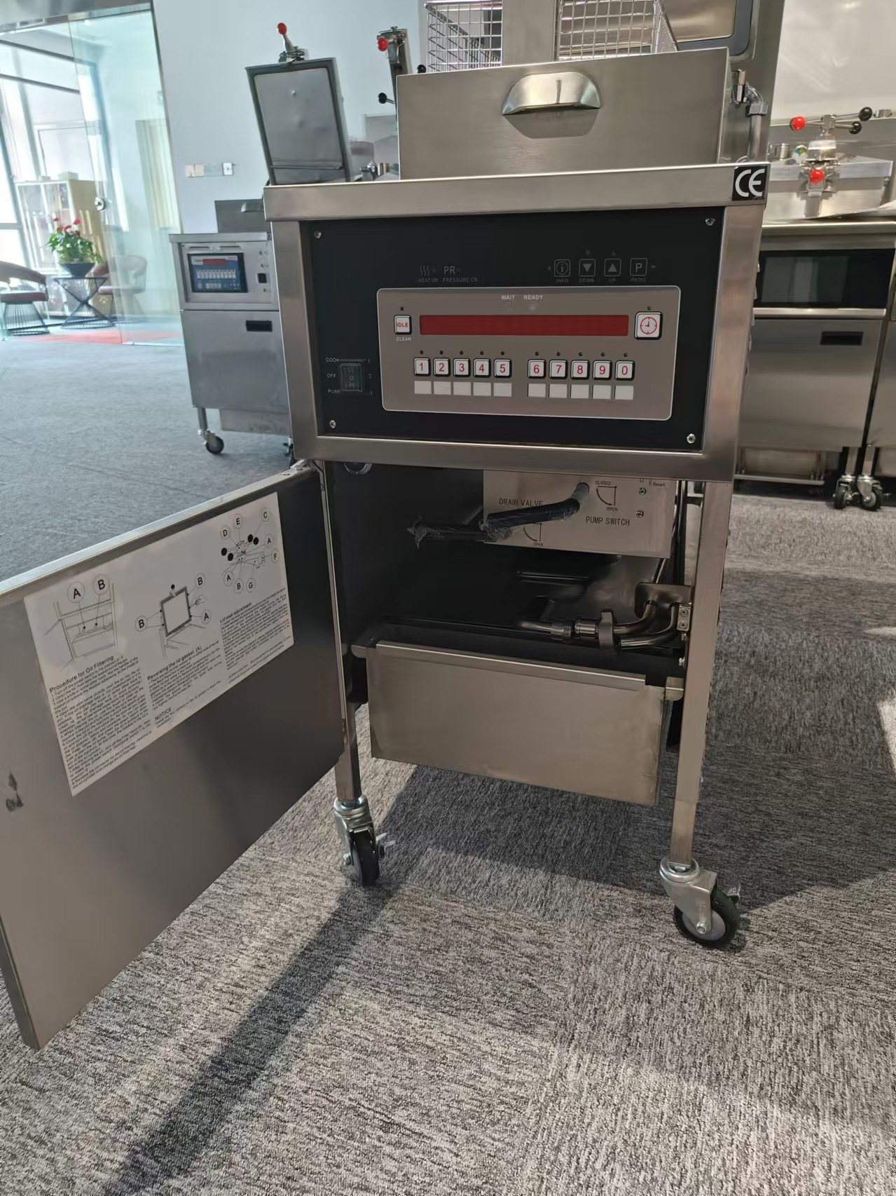 Electric Digital Panel With Auto Oil Filter System Chicken Pressure Fryer