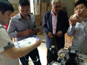China jacuzzi bathtub making skills training--customer from India factory