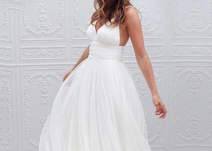 Sling Backless A Line Bridal Gowns Off White Deep V Neck Tulle Sweep Train