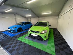 China UV Proof Polypropylene Garage Flooring 40x40 Interlocking Workshop Flooring factory