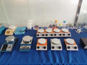 China 120mm Ceramic Panels Magnetic Stirrer Knob Type 2L 1500rpm factory