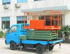 China Automobile 16m 300KG Loading Truck-Mounted Scissor Lift for Theatre / Hospital factory