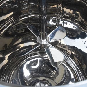 PLC Controlled Water Cooled Plant Extraction Machine With Multi Solvent