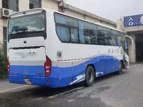 Used Luxury Buses 47 Seats 2 Passenger Doors 11 Meters Long Rare Engine A/C 2nd Hand Young Tong Bus ZK6117
