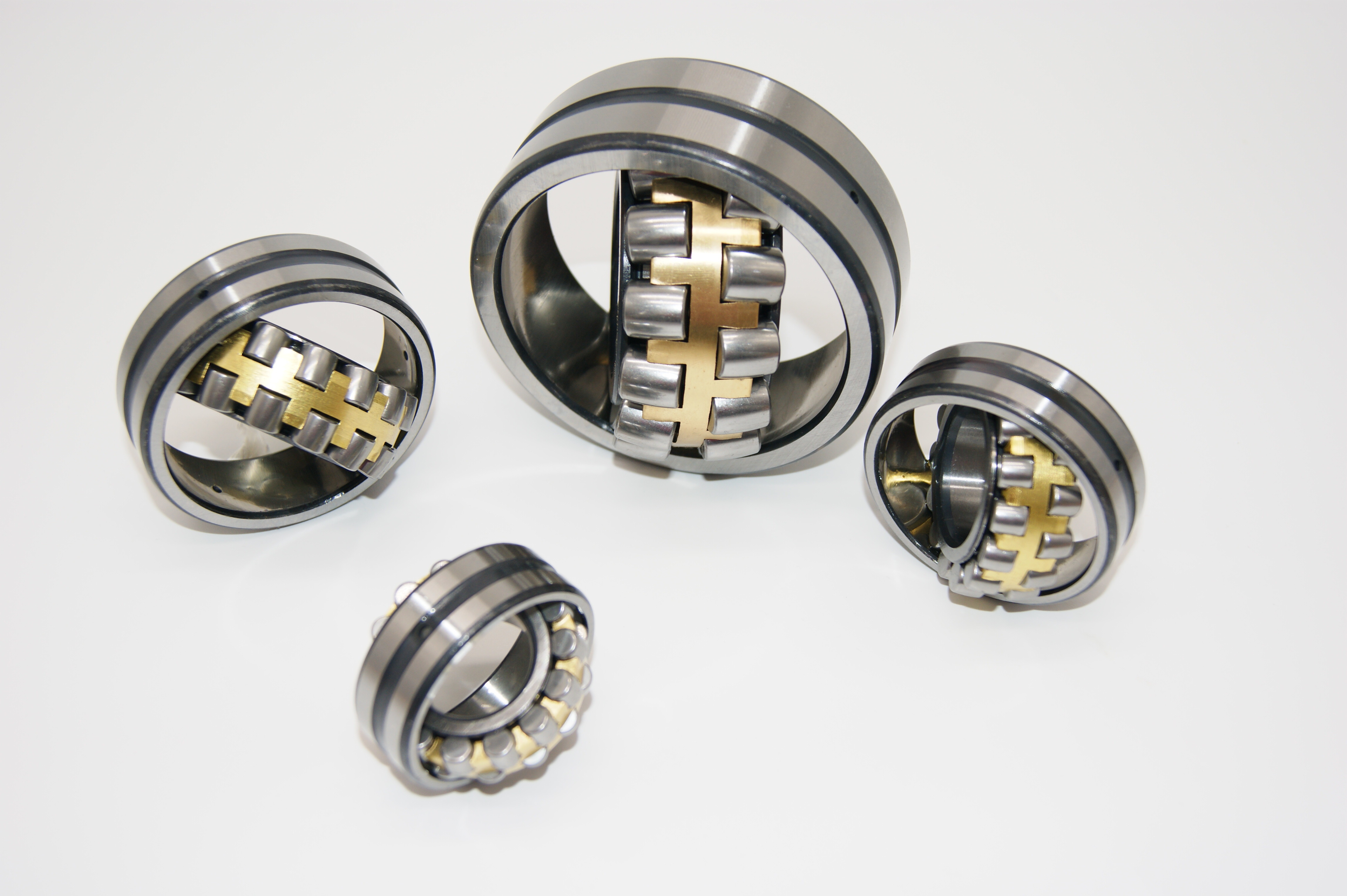 NTN NSK 22205 22206 22207 Spherical Roller Bearing Size 25*52*18