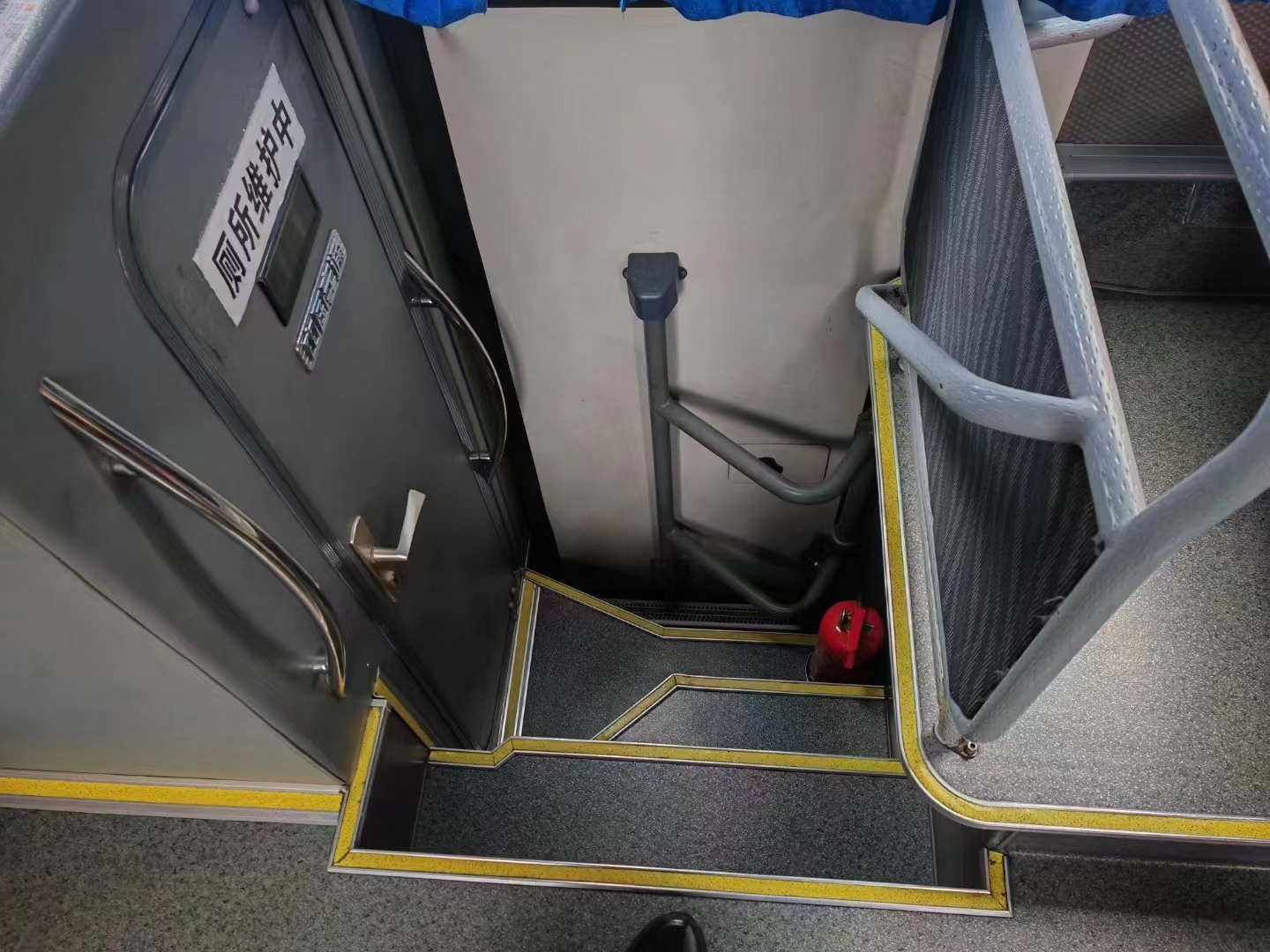 2nd Hand Bus Two Pieces Of Front Windshield 39 Seats Weichai Engine 12 Meters Long Usd Yutong Bus ZK 6122