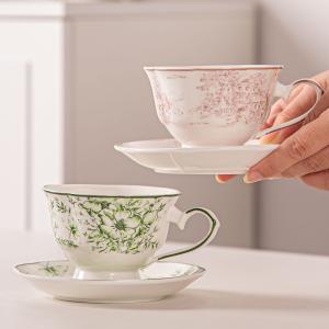 China Sustainable Ceramic Christmas Mugs Gift Set For Women 2023 Tazas Gifts Cups And Saucer factory