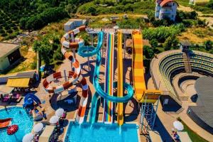China Water Park Playground Area Equipment Swimming Pool Games Fiberglass Slide factory