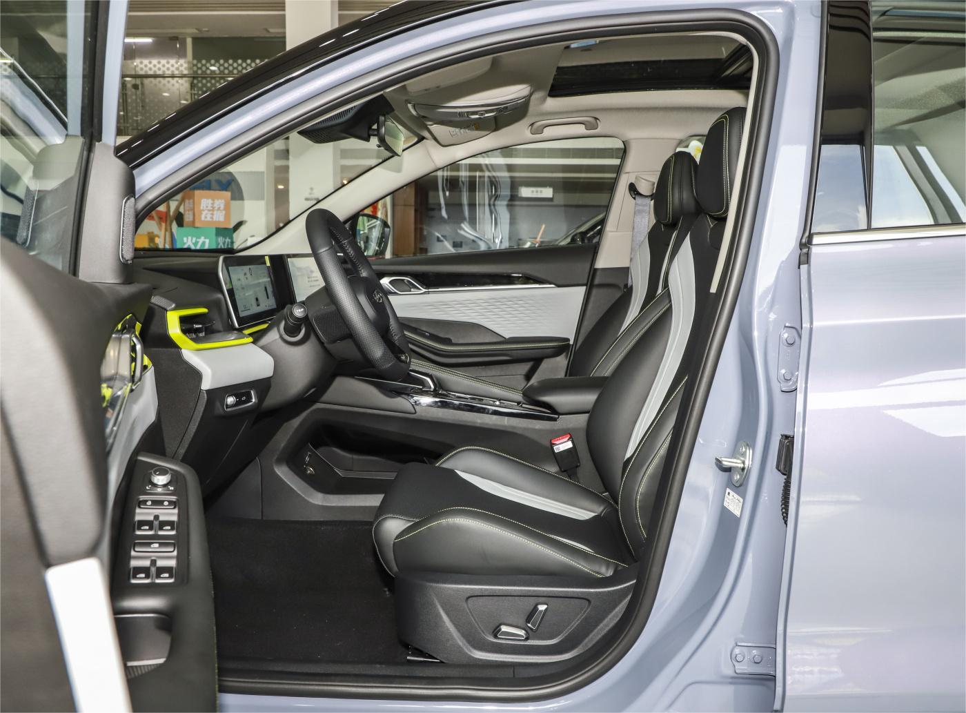 Geely Coolray Sx11 Binyue 1.4T 1.5T -Made Gasoline Cars with Advanced Technology and Aluminium Alloy Roof Rack