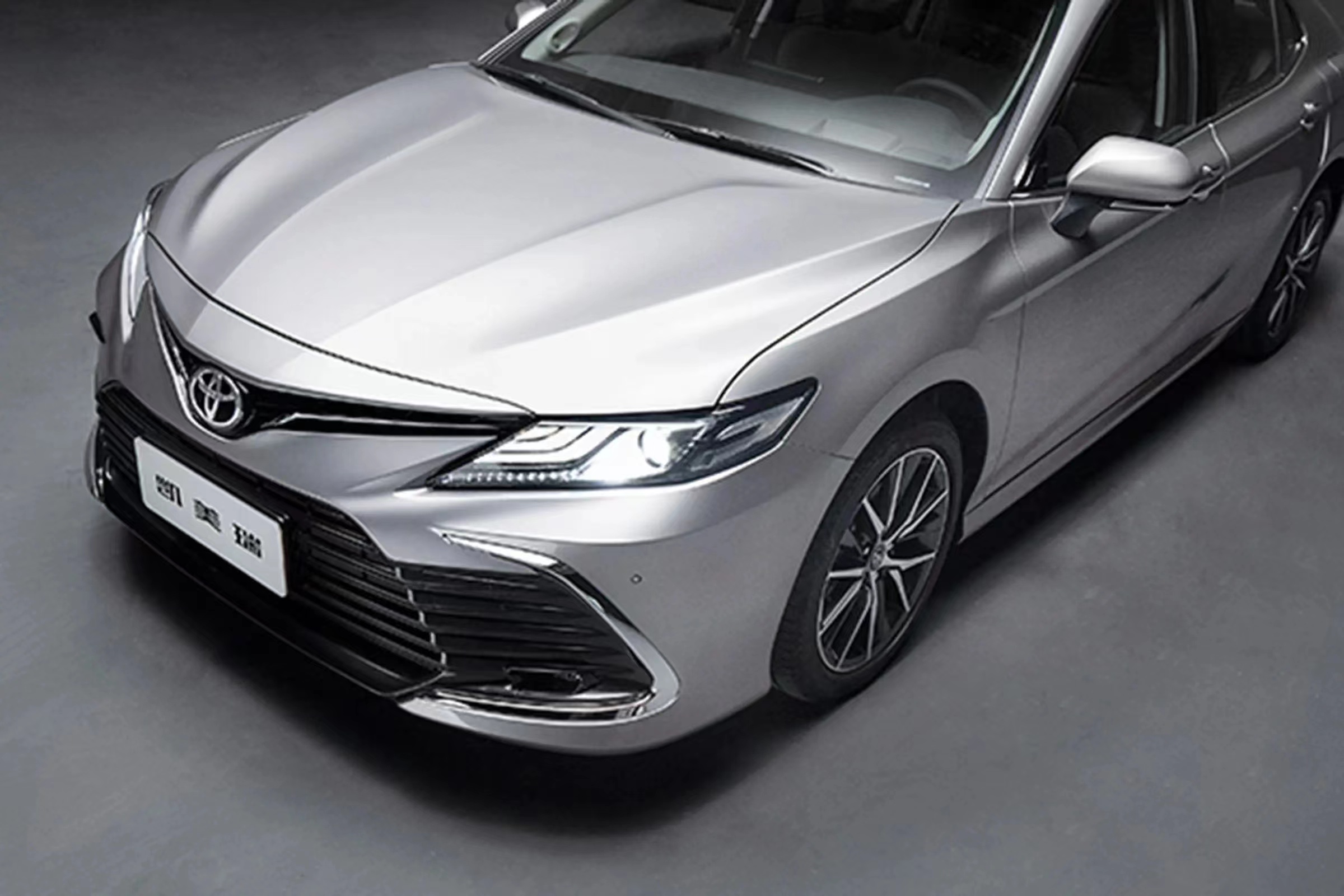 2024 Toyota Camry Gasoline Car Front Disc Rear Disc Brake System 6.0L General Oil Consumption NEDC Cars Petrol Version