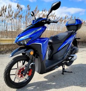China 4 Stroke Efi 200cc Gas Moped Scooter For Adults With Led Lights factory
