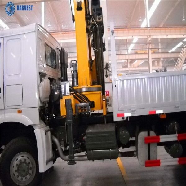 China 371hp Engine Sinotruk Howo 6x6 10 Ton Knuckle Boom Crane Truck factory