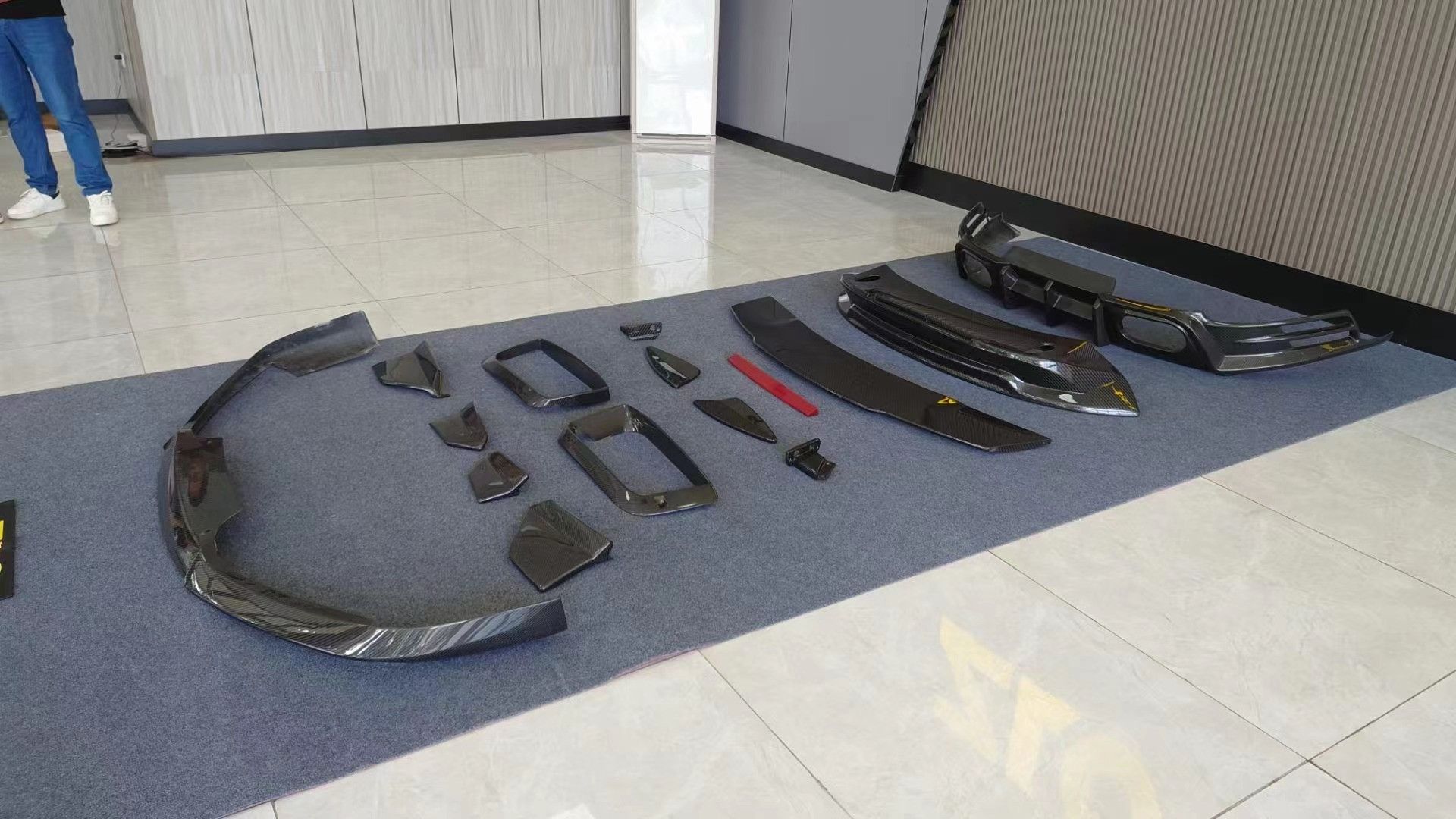 Auto Parts for Porsche 911 992 Carbon Fiber Body Kit 911 992 Upgraded Bras-style Front Shovel Diffuser Spoiler Body Kit