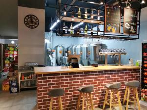 China 4 Bbl Micro Brewery Equipment Stainless Steel Platform With Long Service Life factory