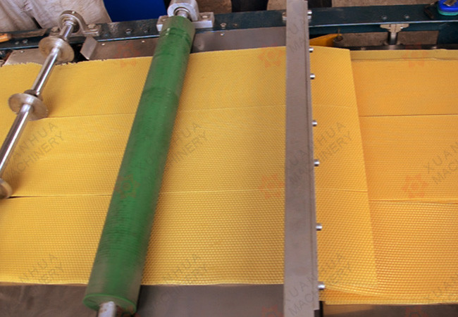 Automated Commercial Beekeeping Equipment Honey Comb Beeswax Sheet Maker