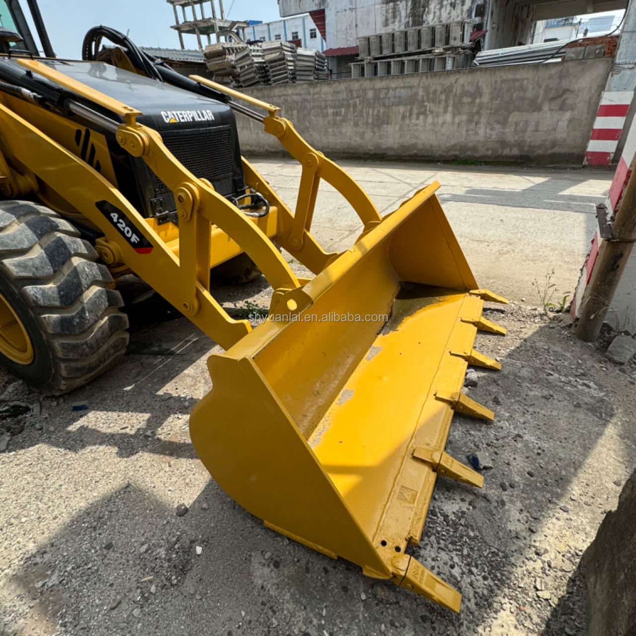 Second Hand CAT420 Loader with Strong Power and Overall Soft Steel Design