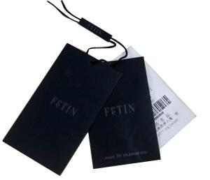 China 180gsm Black Recycle Paper Clothing Hang Tags Button Bag With Plastic Logo Drops factory