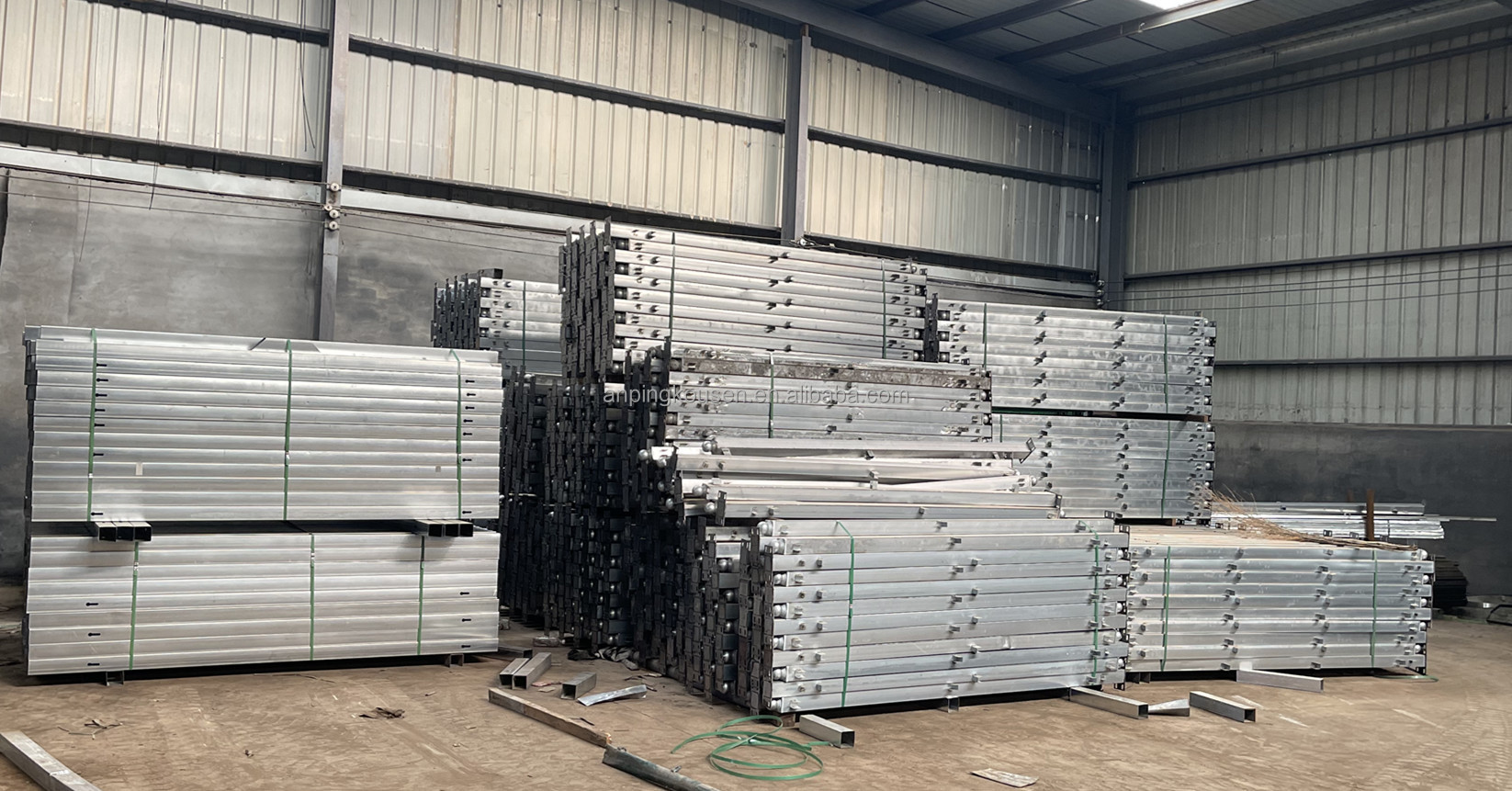 Pressure Treated Wood Type Heat Treated Iron Temporary Fencing for Maximum Privacy