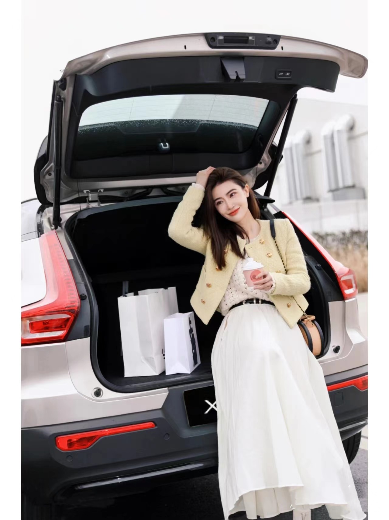 78kWh Battery Capacity Dual Motor Four-Wheel Drive Mobile APP Remote Control Electric SUV Cars VOL-VO XC40 RECHARGE AWD