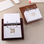365 Inner Sheets Wooden Desktop Calendar , Custom Daily Desk Calendar 2 Rings