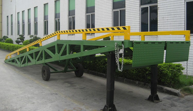 8 Ton Steel Trailer Ramp for Container Loading / Unloading 0.75kw 2.2kw Power
