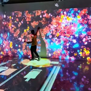 China Immersive 360 Projection Interactive Wall Projector 3 Channels factory