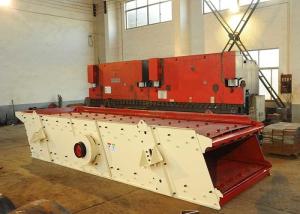 China Welding Frame Vibrating Screen Machine 300TPH Self Centering Style NSK SKF Bearing factory