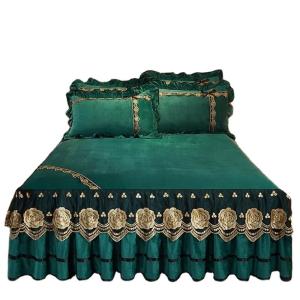 China Luxury Embroidery Label Comfortable Wedding Quilt Bedding Set with Cotton Filling factory