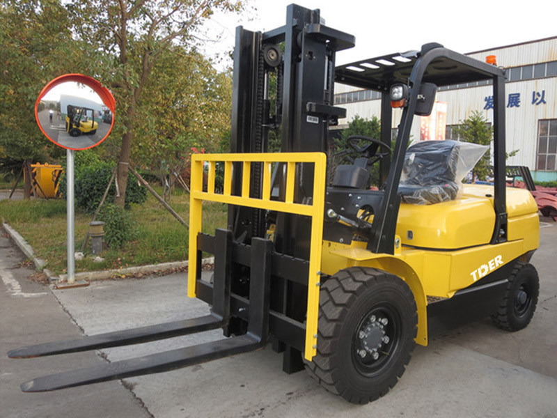 6T Diesel Forklift Truck ISUZU 6BG1-02 Engine Rated Capacity 6000kg And Lift Height3000mm