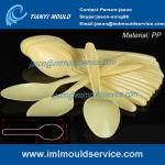 PP disposable large yellow plastic spoons mould/ PP disposable long plastic