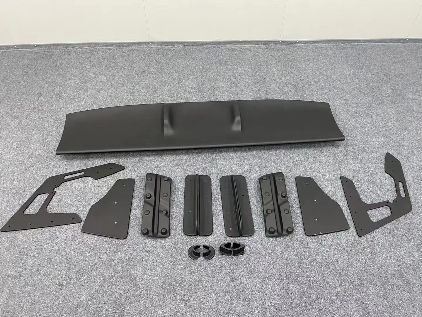 Silver GTR Nissan Body Kit LB Style Spoiler Car Duck Tail Fins Body Kit Spoiler
