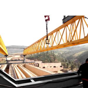 China Highway Bridge Construction Concrete Launcher Crane 500kn Lifting factory