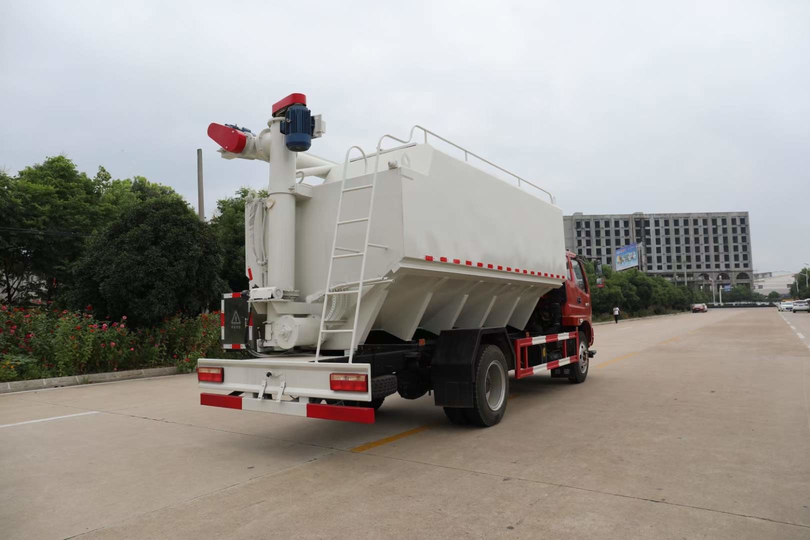 Feed Poultry Truck Chicken Feed Truck Max. Drive Speed 90km/H