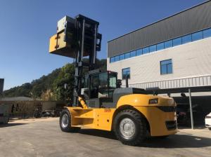 China 15000kg Orange Red Heavy Load Forklift With Yuchai Engine And 45-90 Degrees Tilt Angle factory
