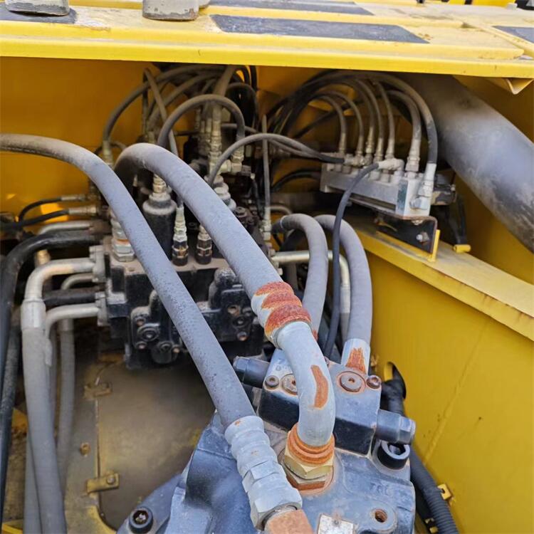 Used Kobelco 350 Excavator with 1.6m3 Bucket Capacity and HINO Engine in Shanghai Yard