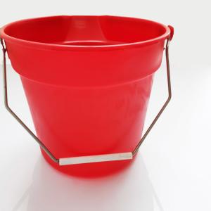 China Heavy Duty Resistant Red Large Round Plastic Buckets With Handle factory