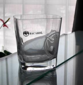China Customize Print Logo Bacardi Whiskey Tumbler Glass , Square Whiskey Glasses factory