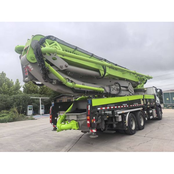 2023 Used Zoomlion 52m Concrete Pump Truck with Mercedes Benz truck