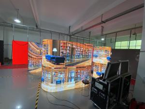 China IP43 Indoor LED Display Screen Curved Video Wall 1920hz For Store factory
