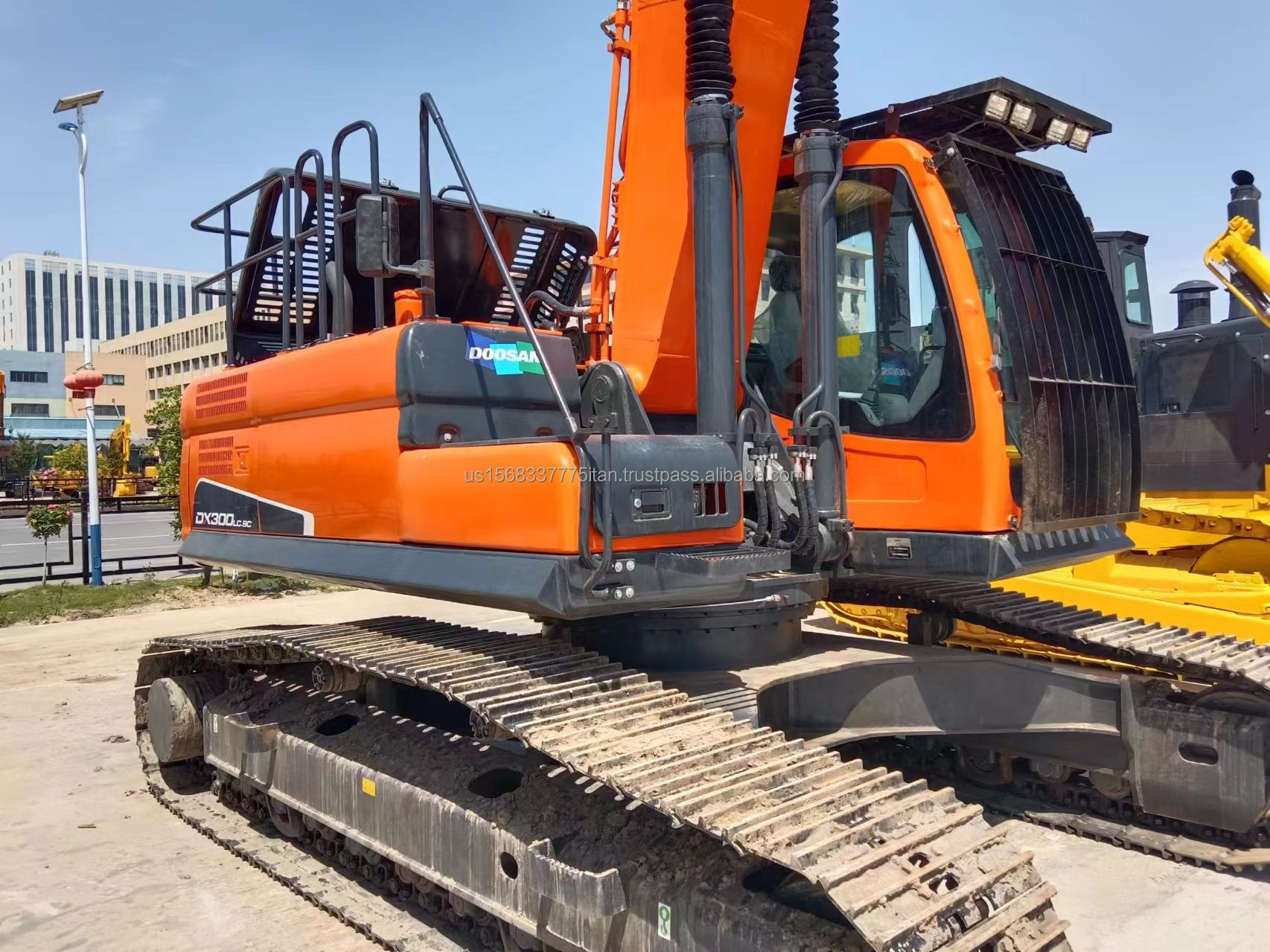 Doosan DX300 30Ton Used Excavator with 1.5M³ Bucket Capacity in Perfect Performance