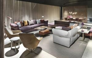 China Sveva Swivel Flexform Armchair , Flexform Dining Chairs With Armrests factory