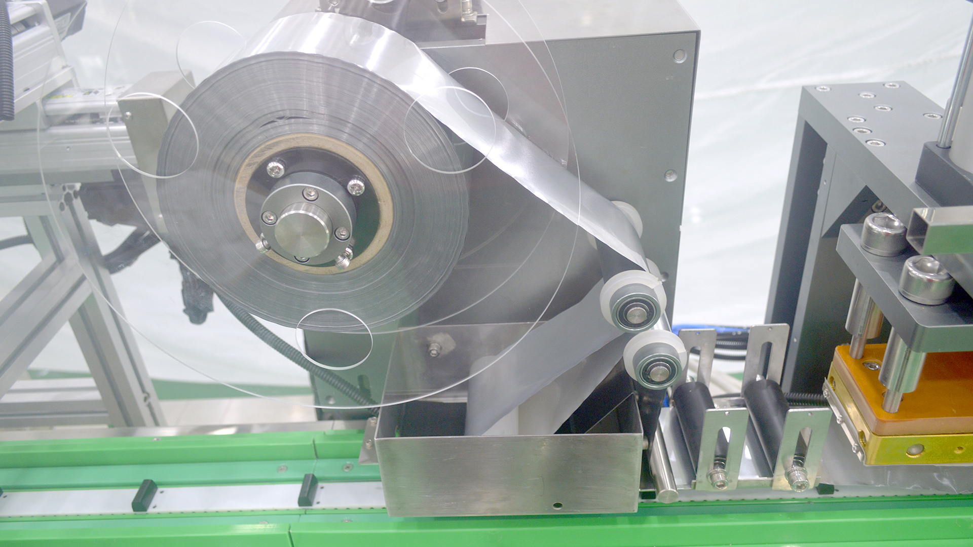 Full Automatic 96 Deep Well Plates Filling Sealing Machine for Biological Reagents